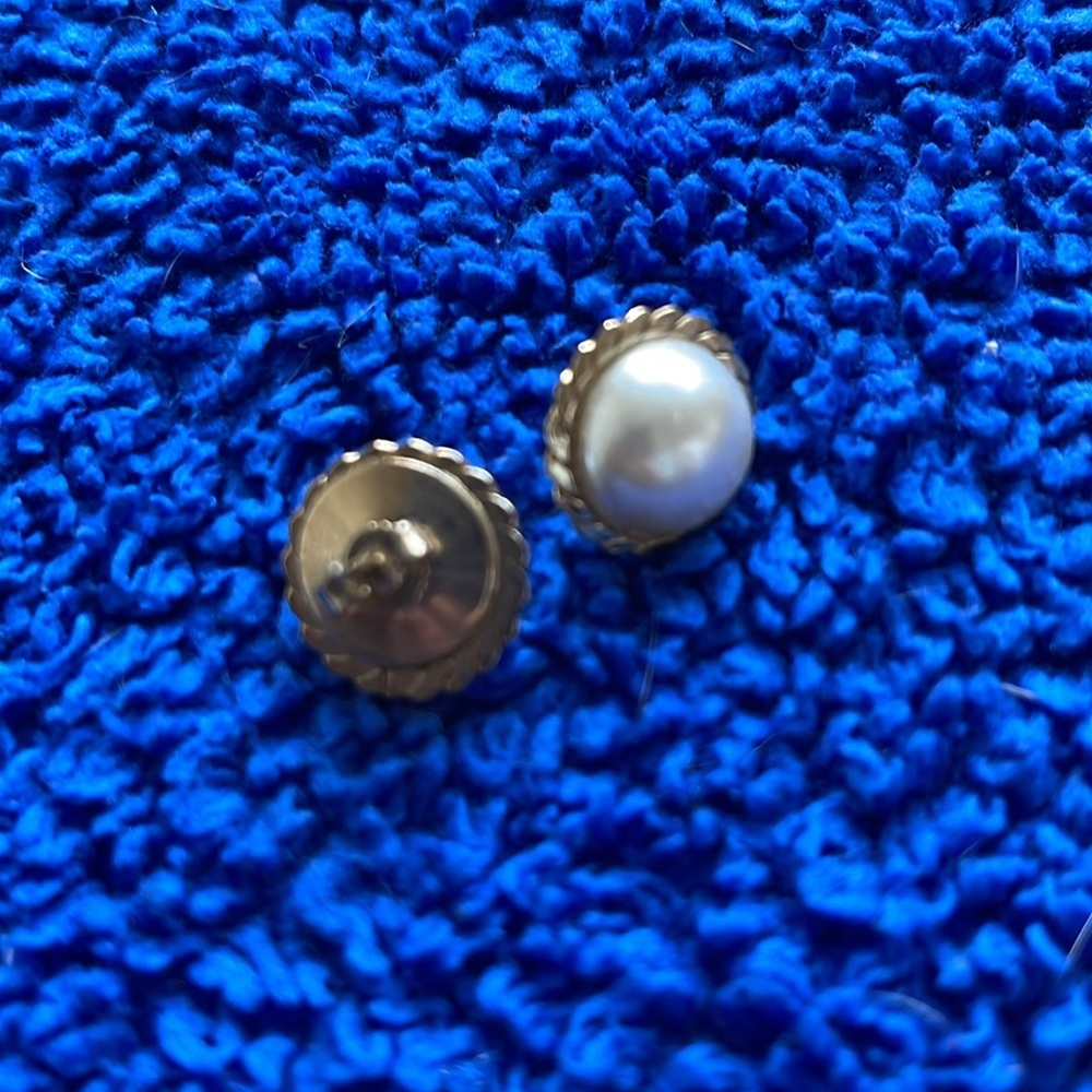 Vintage Napier “Nora” White Pearl Earrings Elegant Classic Minimal